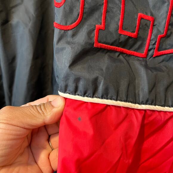 Vintage Starter Chicago Bulls Nylon Jacket Size Large Red Black Bulls NBA‎ 90s - Picture 5 of 11